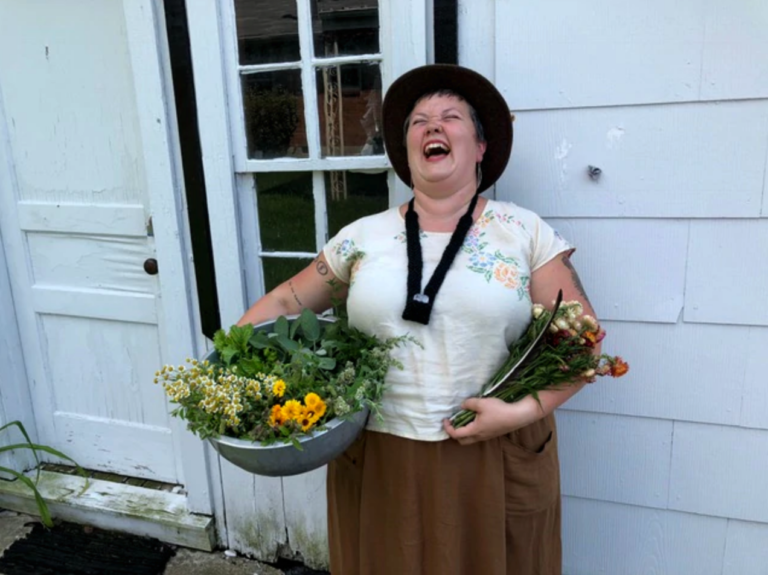 Meeting Farmers Market Vendors Can be Fun! Like meeting Nicole Mattingly of Stomping Ground Herbals.