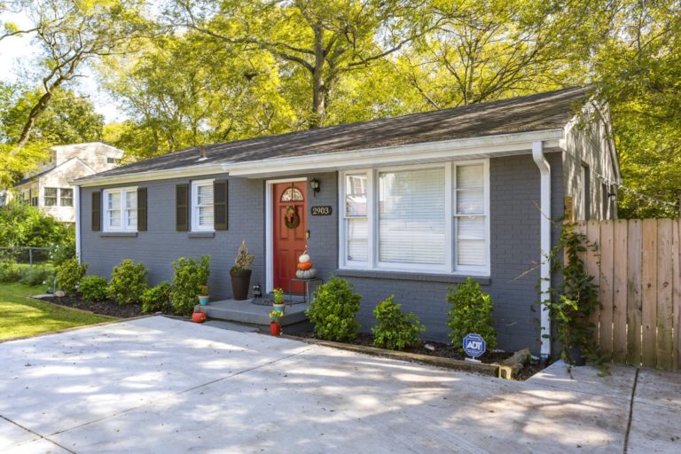 Want to move into a Cute Home in Nashville? NEW LISTING AT 2903 Jones Ave Nashville, TN 37207! 