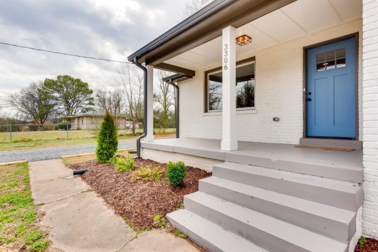 New Listing at 3306 Knight Dr!