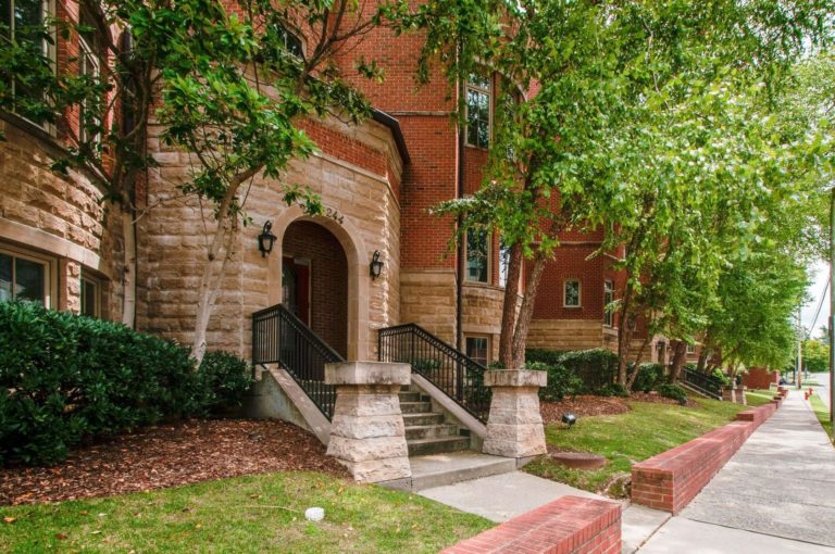 New Listing at 240 31st Ave North! Beautiful authentic Brownstone building w/ 10′ ceilings.